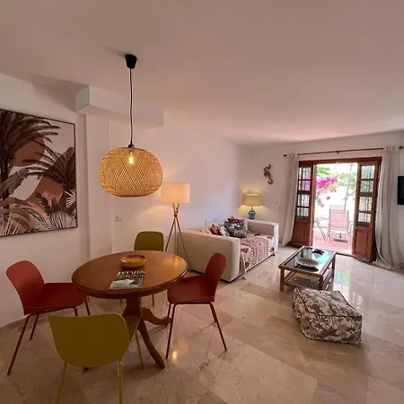 Villa - Playa - En Urbanizacion Al Lado Del Mar Is17 *