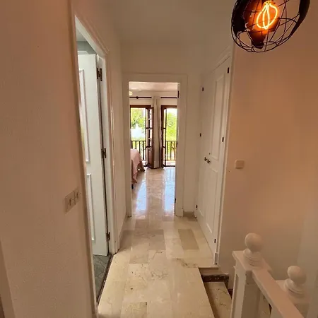 - Playa - En Urbanizacion Al Lado Del Mar Is17 Villa Estepona