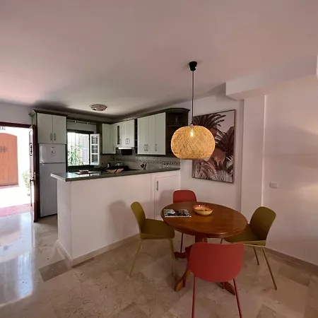 Villa - Playa - En Urbanización Al Lado Del Mar Is17