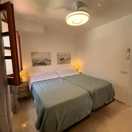 Villa - Playa - En Urbanización Al Lado Del Mar Is17 Estepona