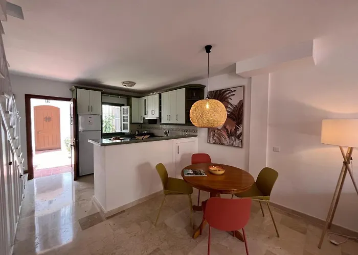 Villa - Playa - En Urbanizacion Al Lado Del Mar Is17